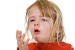 Trời trở lạnh, trẻ dễ viêm đường hô hấp trên