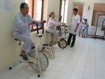 Phục hồi chức năng cho bệnh nhân. Ảnh: TM