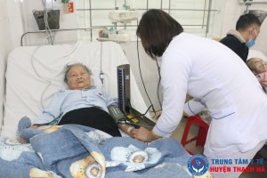 Người già nên làm gì để phòng, chống Covid-19