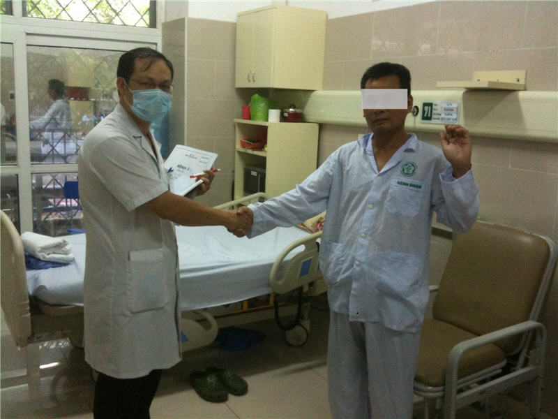Bệnh nhân nam, 38 tuổi, vào viện vì tắc hoàn toàn đoạn tận của động mạch cảnh trong trái đã hồi phục gần như hoàn toàn. Ảnh: LQC