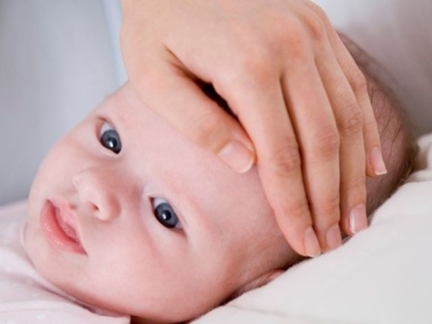Chăm sóc đúng cách trẻ bị sốt tại nhà
