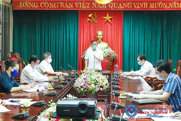 Phó Bí thư Thường trực Tỉnh ủy Hoàng Trung Dũng, Chủ tịch UBND tỉnh Trần Tiến Hưng cùng các đồng chí trong BTV Tỉnh ủy, các thành viên BCĐ dự họp.