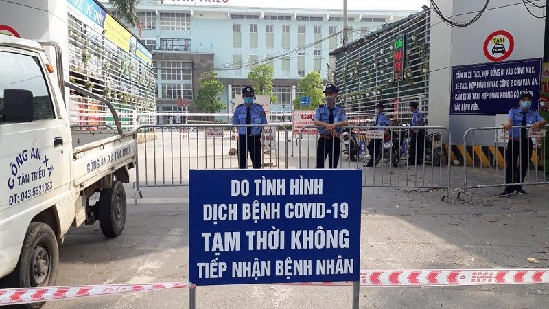 Thông báo của Bệnh viện K ở các cổng ra vào. Ảnh internet