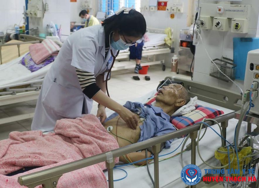 Nữ bác sỹ trẻ nhiệt tình đi đầu trong các phong trào