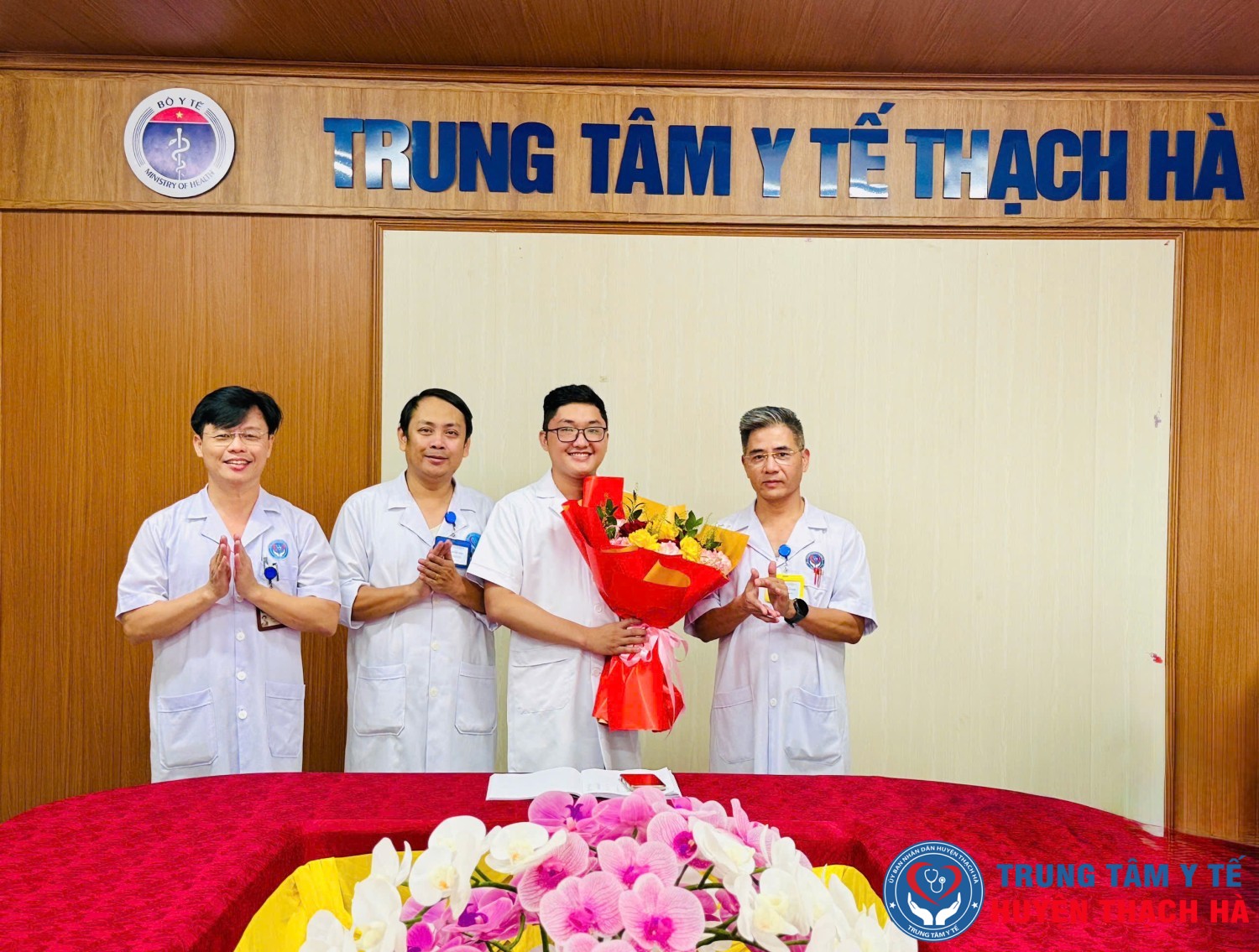BÁC SĨ ĐẠI HỌC Y HÀ NỘI TRỰC TIẾP KHÁM VÀ ĐIỀU TRỊ TẠI TTYT THẠCH HÀ