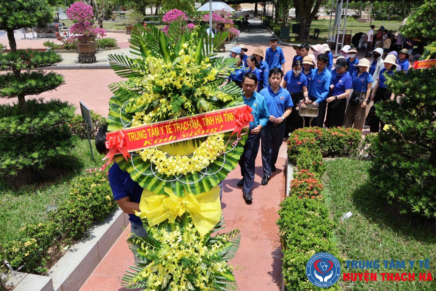 TRUNG TÂM Y TẾ THẠCH HÀ TỔ CHỨC HÀNH TRÌNH VỀ ĐỊA CHỈ ĐỎ, DÂNG HƯƠNG TRI ÂN CÁC ANH HÙNG LIỆT SĨ